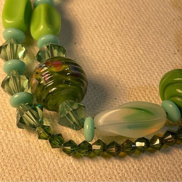 Czech crystal and glass lampworked beads green white necklace - Picture 7 of 13